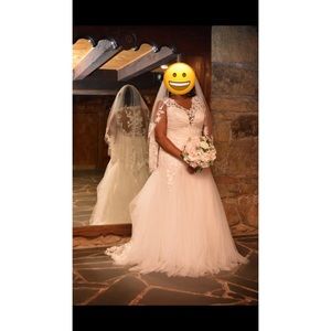 ***BRAND NEW*** Wedding Dress w/ Matching Veil